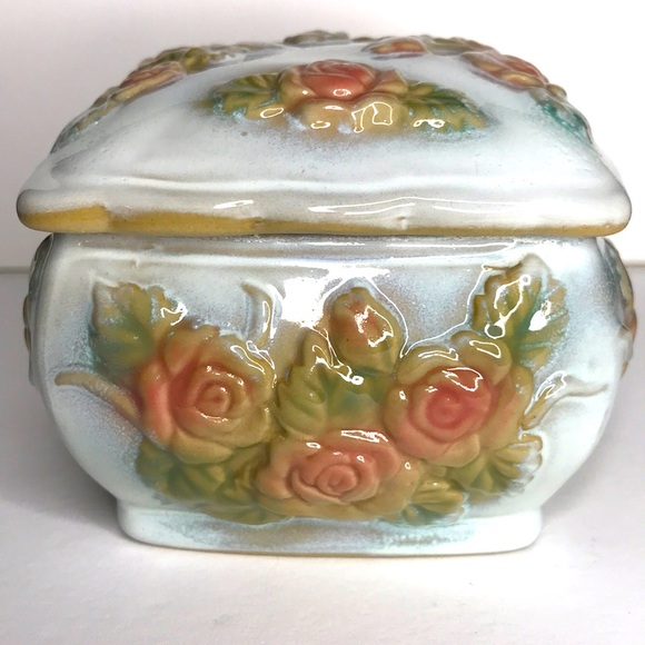 Ceramic Raised Roses 🌹 Trinket Box with Lid - Picture 4 of 7